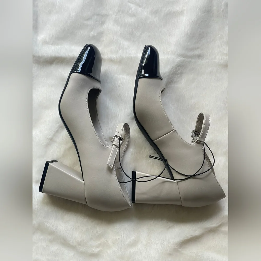 Worthington Black and Cream Heels Timeless Elegance - Picture 2 of 6